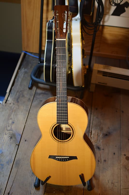 Beneteau 000-12 Acoustic Guitar -  Honduras Rosewood Back & Sides image 1