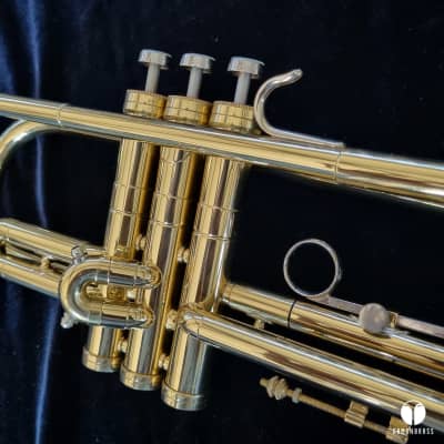 C.G Conn 8B Artist Lightweight Elkhart trumpet accesoriess case 