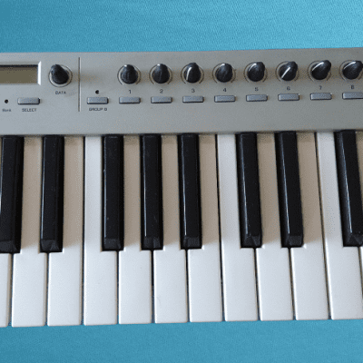 Novation Remote 25 LE USB MIDI Keyboard Controller | Reverb