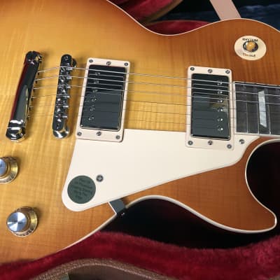 MINT! 2020 Gibson Les Paul 60's Standard Unburst Finish - Authorized Dealer - Full Warranty - DEMO image 9