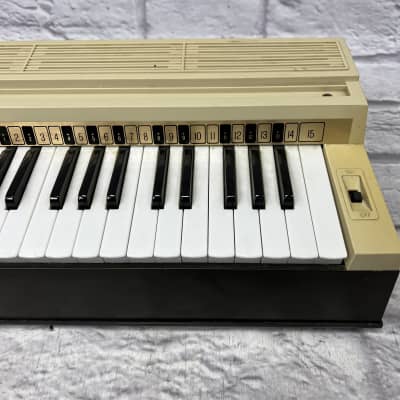Magnus Model 7000 Chord Organ image 3