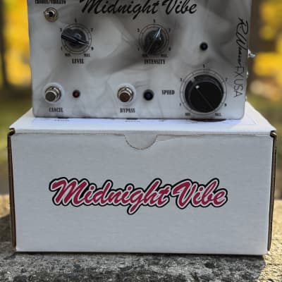 R Weaver FX Midnight Vibe V3 Uni-Vibe Pedal | Reverb