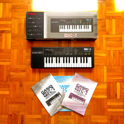 Casio SK-1 (Japan, 1985) Vintage Portable Sampling Keyboard Lofi Polyphonic 8bit Sampler & Synth with original box and 3 original printed manuals! Mint!