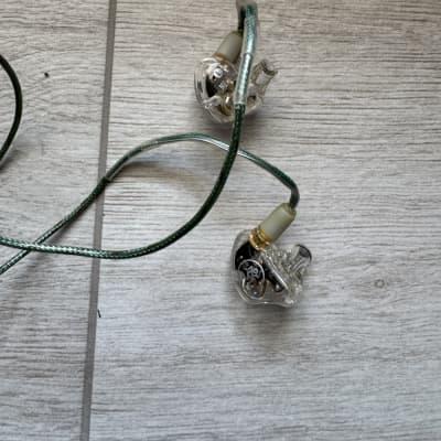 Mackie MP-320 Dynamic In-Ear Monitors - 15 Ohms 2020 - Present - Clear image 2