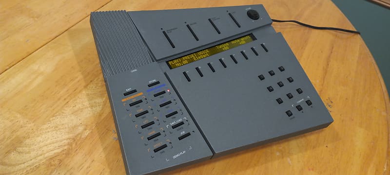 Yamaha TQ5 FM  Tone Generator image 1