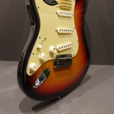 Fender American Deluxe Stratocaster Left-Handed 60th Anniversary with Maple Fretboard 2006 3-Color Sunburst USA LH image 12