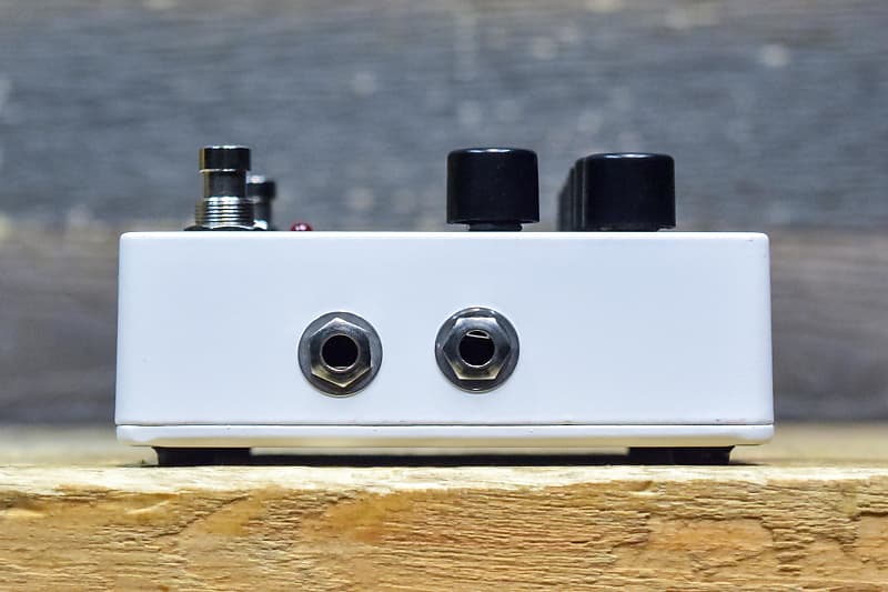 Electro-Harmonix Deluxe Big Muff Pi – Carlton Music Center