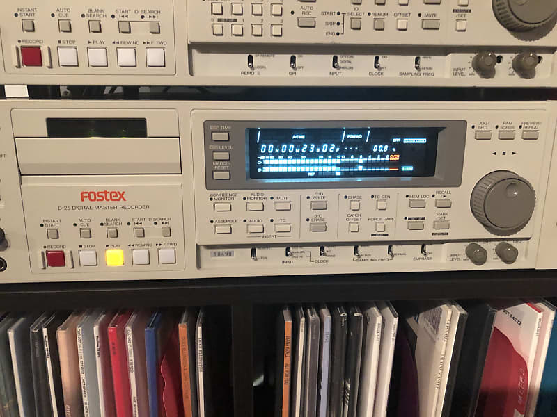 Fostex DAT D-25 Digital Master Recorder