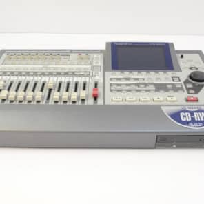 Roland VS-1824CD 24-Bit Digital Studio Workstation w/ VS8F-2