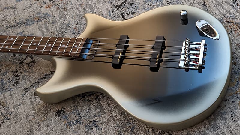 1999 Burny / Fernandes WSB-80EV Eins-Vier's Lüna signature