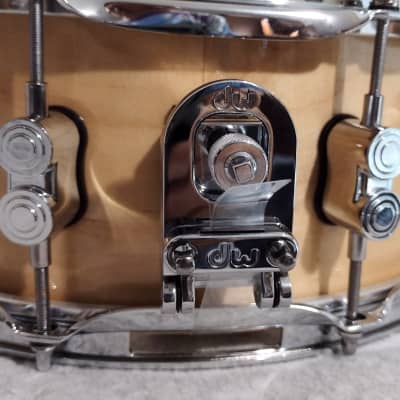 DW  PERFORMANCE Snare Drum 14" 10 lugs natural maple lacquer image 10
