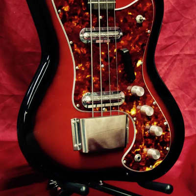Vintage 1967 Silvertone/Danelectro 1443 Bass w/ Original Hard Shell  Case for sale
