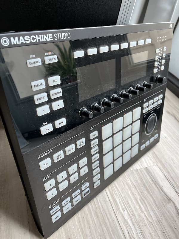 Native Instruments Maschine MKIII Groove Production Control Surface image 1