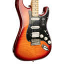 Fender Player Stratocaster HSS Plus Top avec Maple Fretboard, Aged Cherry Burst