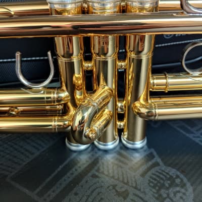 Yamaha 4335 Gll Gold Laquer Trumpet- Intermediate image 2