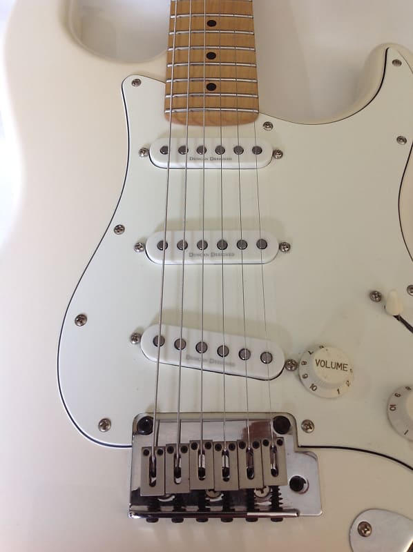 Squier Deluxe Stratocaster 2011 Pearl White