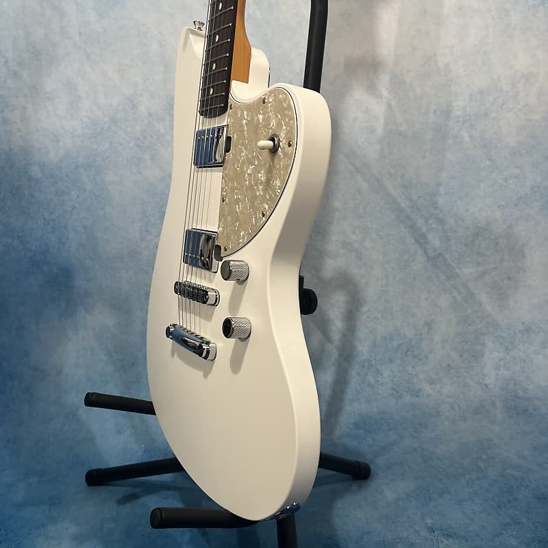 I'm in LOVE - Fender Elemental Series Jazzmaster - YouTube