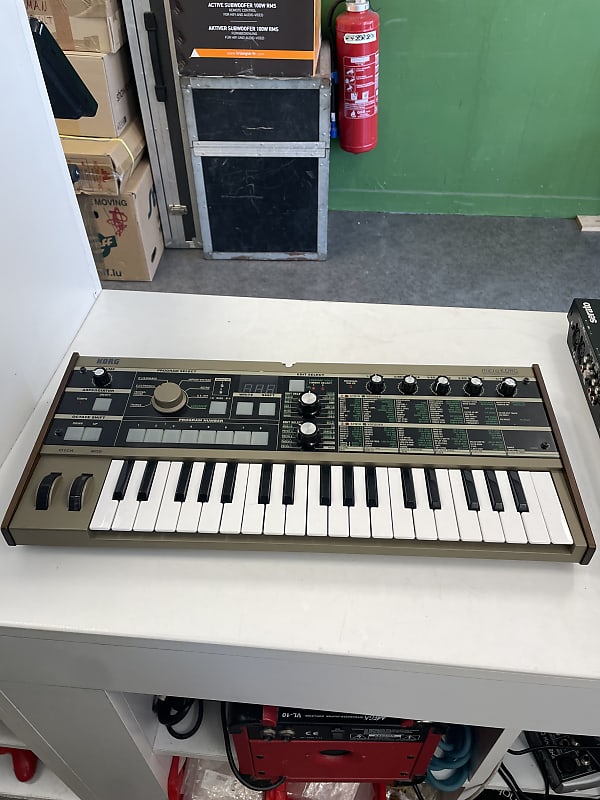 Korg MicroKORG 37-Key Synthesizer/Vocoder 2002 - 2019 - Silver image 1