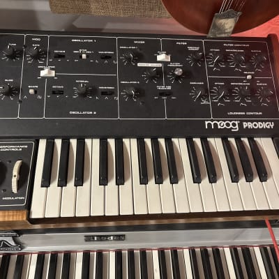Super Clean, Fully Serviced Moog Prodigy 32-Key Monophonic Analog Synthesizer 1970’s synth keyboard