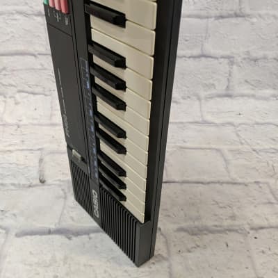 Casio PT-100 32-Key Mini Keyboard image 5