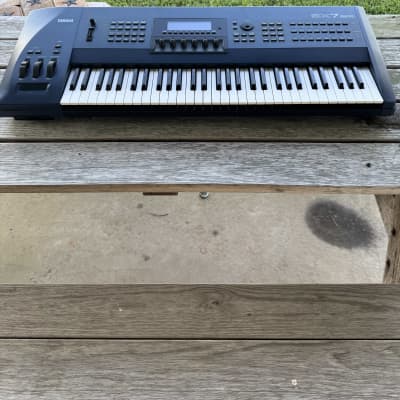 Yamaha EX7 Keyboard synthesizer sampler workstation