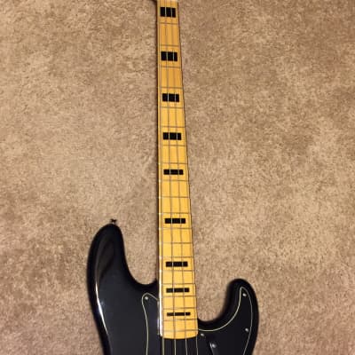 Squier Classic Vibe 70’s Precision Bass image 3