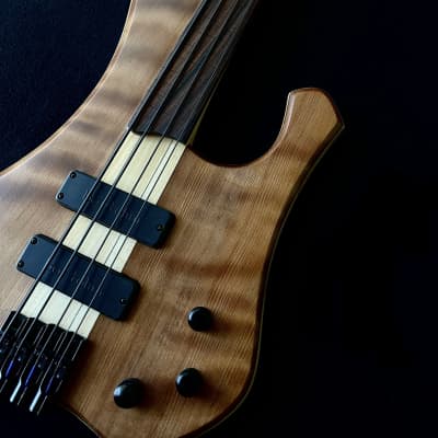 MG Bass Extreman Fretless 4 strings - Bartolini pickup & preamp image 2