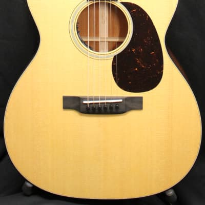 Martin Standard Series 000-18