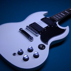 Epiphone SG Limited Edition G-400 Custom Shop White with EMG