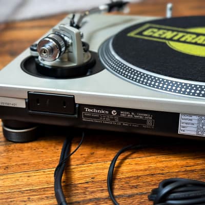 Technics SL-1200 MK2 Quartz Direct Drive DJ Turntable image 8