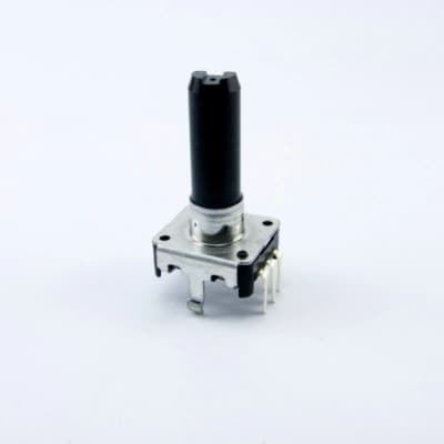 Roland - RD-2000 - for 8 encoders left of sliders