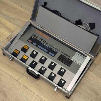 Roland GR-700 Guitar Synthesizer 1984 - 1989 - Grey