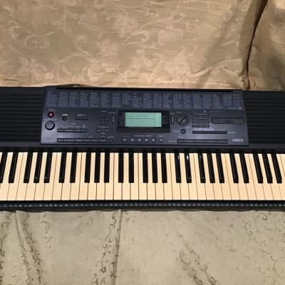 TECLADO YAMAHA PSR 320 DEFEITO VISOR - SEMINOVO - Compre Agora!