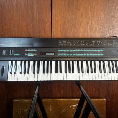 Yamaha DX7 vintage digital synth w/ case New internal battery & refurbished!