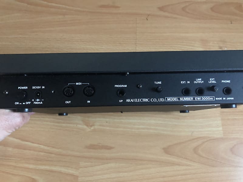 Akai EWI 3000 Akai EWI 3000 3000m Analog Wind Synthesizer