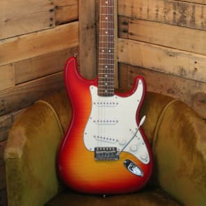 2009 Squier Vintage Modified Strat - Rosewood Fretboard 2009 Squier Vintage Modified Strat - Rosewood Fretboard