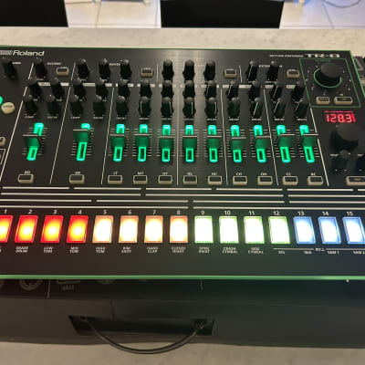 Roland AIRA TR-8 Rhythm Performer Drum Machine 2014 - Present - Black