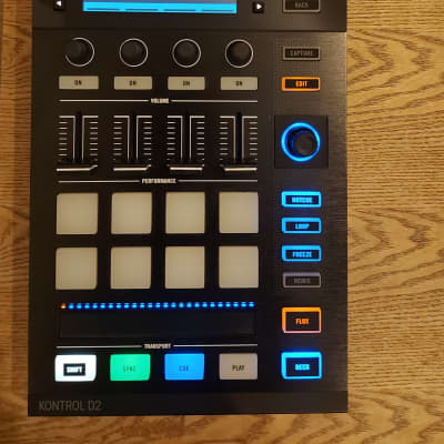 DTM・DAW Native Instruments TRAKTOR KONTROL D2 NI_Traktor_Kontrol_D2_02-