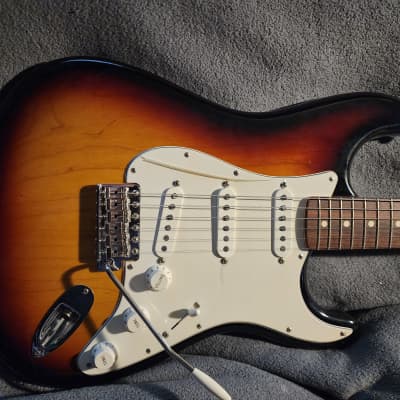Fender Classic Series '70s Stratocaster with rosewood Fretboard 1999 - 2016 - 3-Color Sunburst image 2