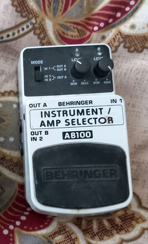 Behringer AB100 Instrument/Amp Selector