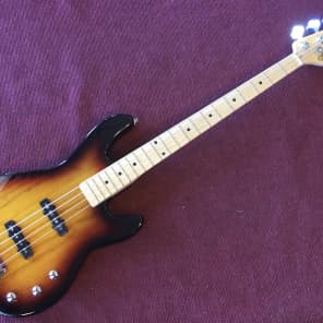 G&L Tribute Series JB-2 Bass 3-Tone Sunburst w/ Maple Fretboard