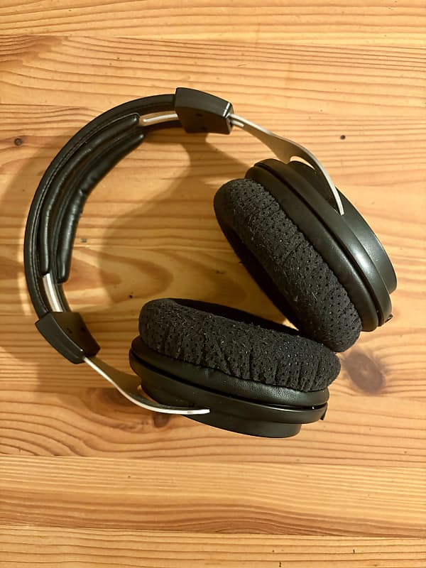 Shure SRH1540 Professional Closed Back Studio Headphones 2010s - Black