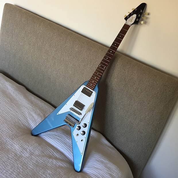 Gibson flying v online pelham blue