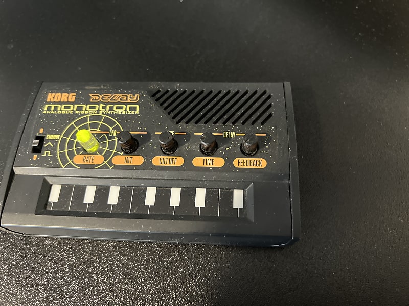 Korg MONOTRONDLY 0-Key Analog Synthesizer : : Musical Instruments