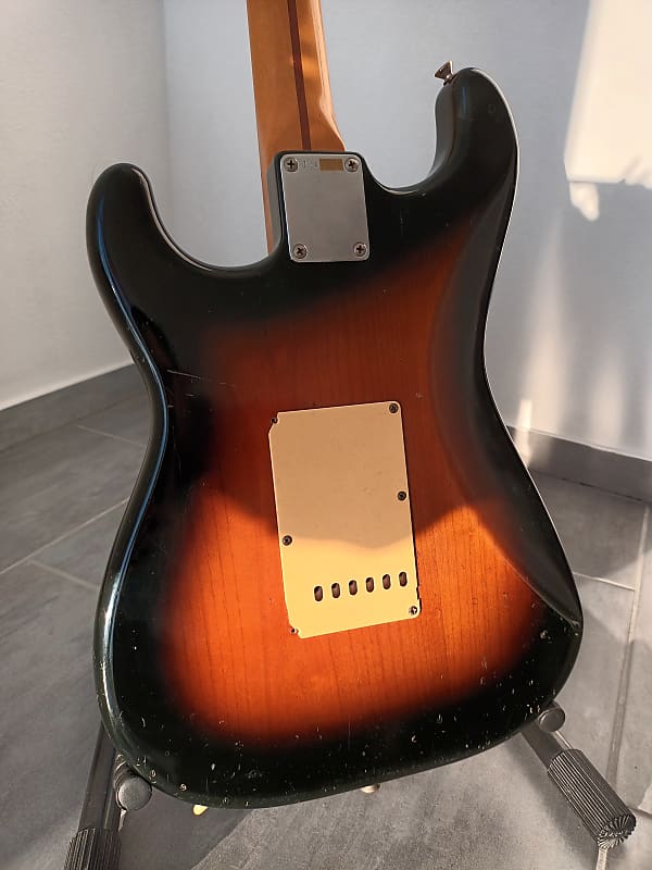1983 Fender JV stratocaster ST57-115 sunburst RED BOBBINS