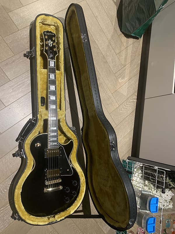 ギター Epiphone Bjorn Gelotte Les Paul Custom Epiphone launches Ltd. Ed. Björn Gelotte Les Paul Custom Outfit