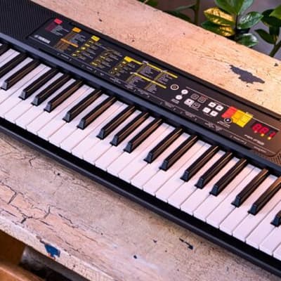 Yamaha PSR-F52 61 Key Portable Keyboard Including Mains Adaptor image 5