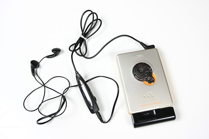 SONY walkman cassette player WM-EX621 working image 1