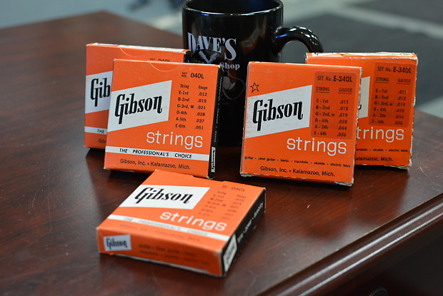 Gibson Lot of vintage Gibson Strings