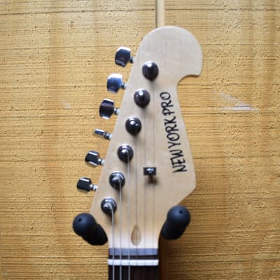 New York Pro Stratocaster Guitar - Sunburst image 5